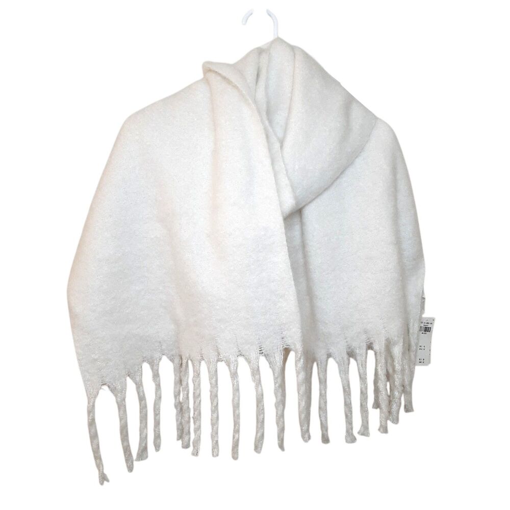 NEW Abercrombie Fitch Scarf White Oversized Fluffy Bulky Oversized Fringed